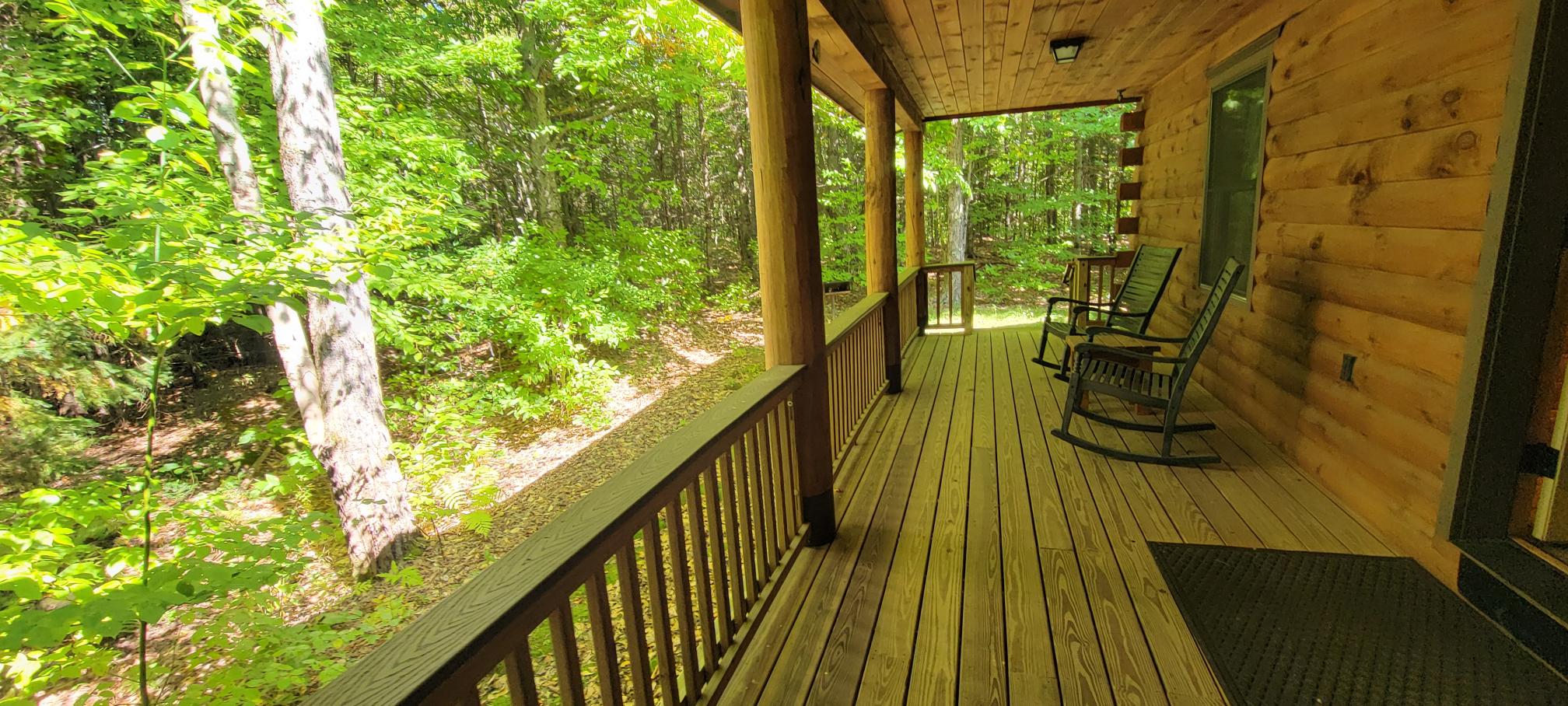 Image of the cabin 4 porch at Muddy Moose 
